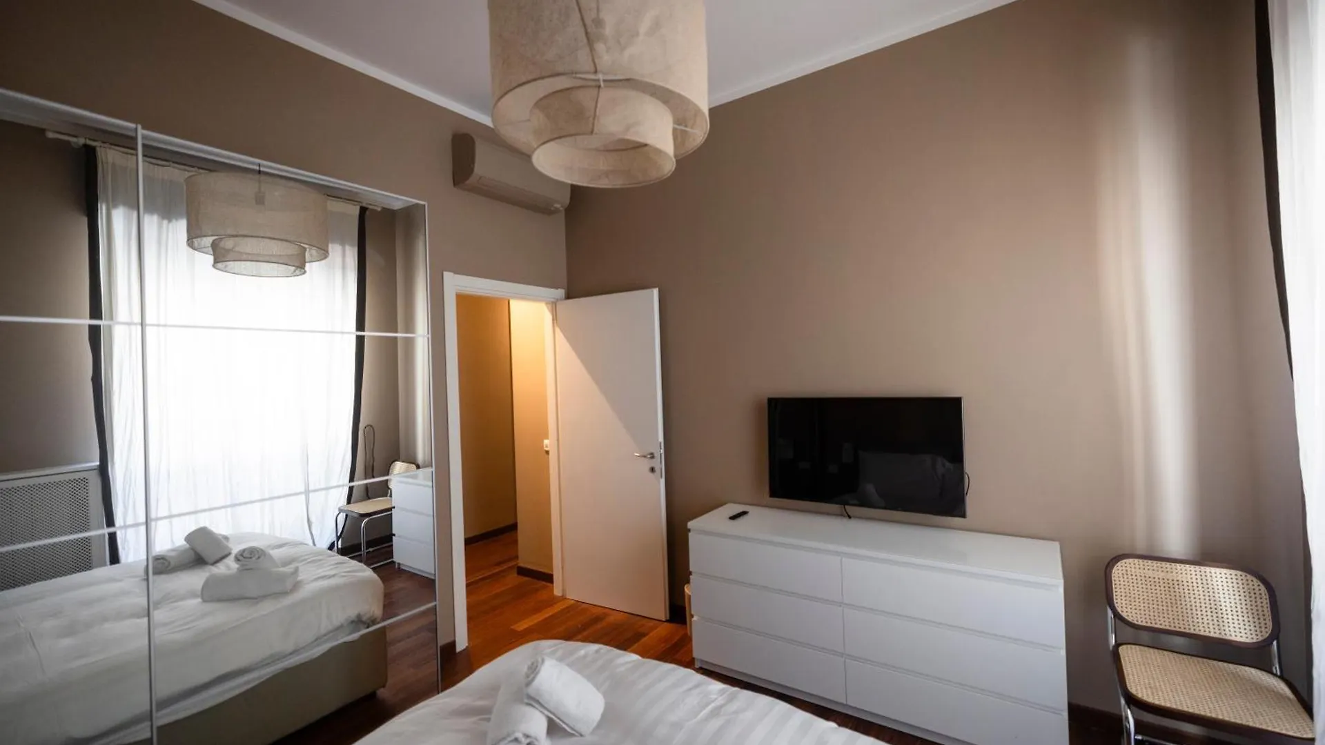 Darsena Navigli Luxury Living Apartment Milan